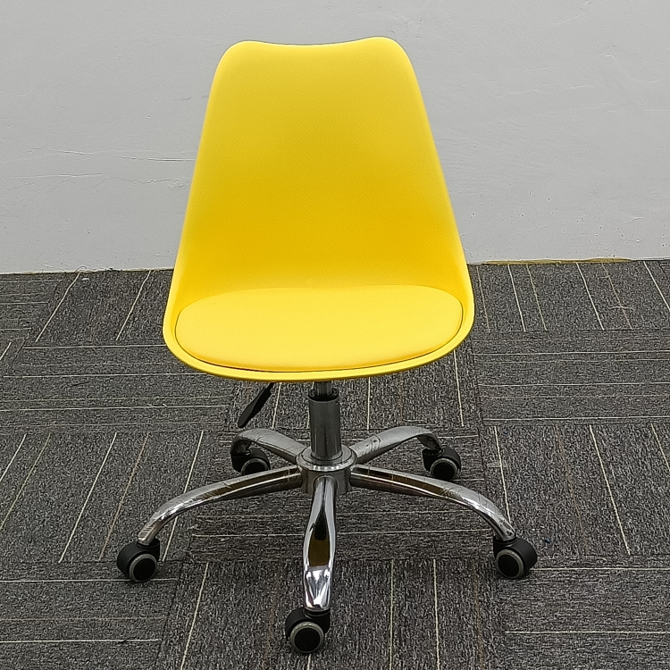 Vue de front de chaise de t&acirc;che