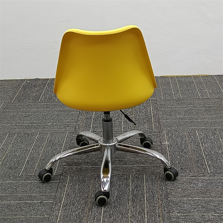 Vue de dos de la chaise de t&acirc;che